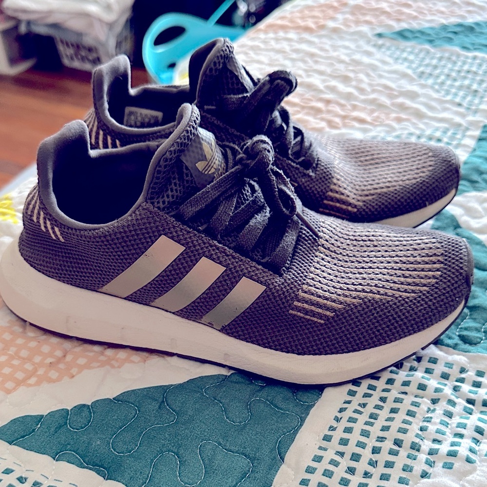 Adidas swift Grey and gold  Sneakers